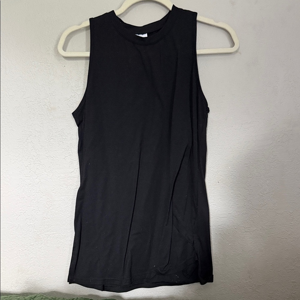 Classic Black Sleeveless Muscle Tee